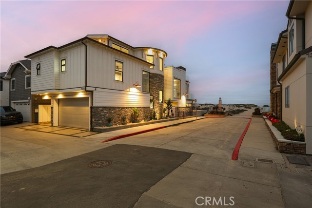 7210 W. Oceanfront, Newport Beach CA: https://media.crmls.org/medias/b1a5f837-6089-4d1f-9ef6-b2a132bed5e9.jpg