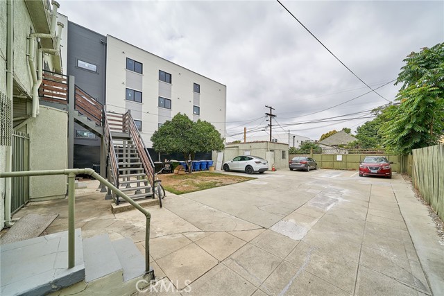 1329 W 37th Drive, Los Angeles CA: https://media.crmls.org/medias/b1a5fea8-7372-4f8b-9970-6e9e2df3eef9.jpg