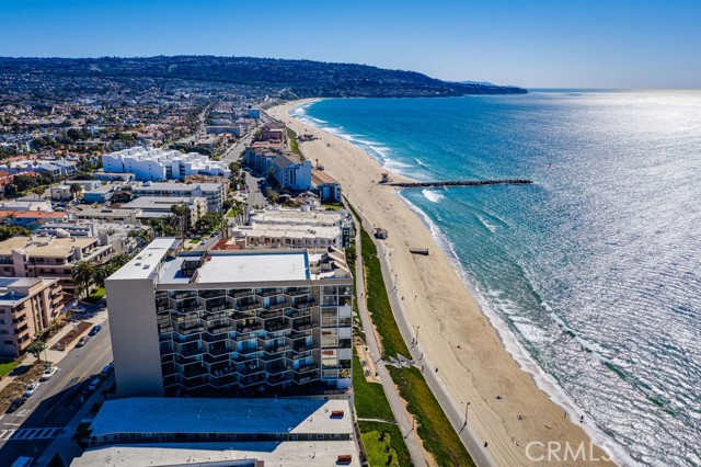 531 Esplanade, Redondo Beach, California 90277, 2 Bedrooms Bedrooms, ,Residential,Sold,Esplanade,SB22221707