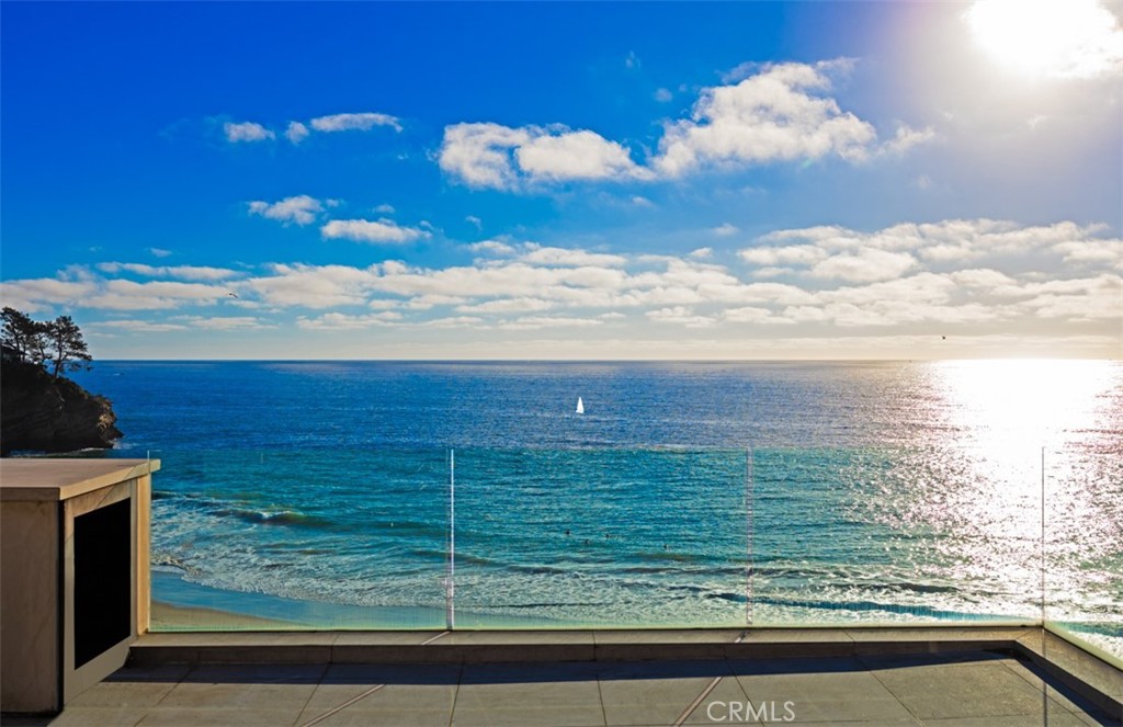 https://media.crmls.org/medias/b1a67167-bda6-4b94-877f-e4006e0983b3.jpg?preset=X-Large
