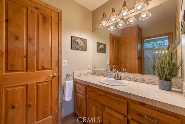 Detail Gallery Image 23 of 50 For 305 Starlight Cir, Big Bear Lake,  CA 92315 - 3 Beds | 2/1 Baths