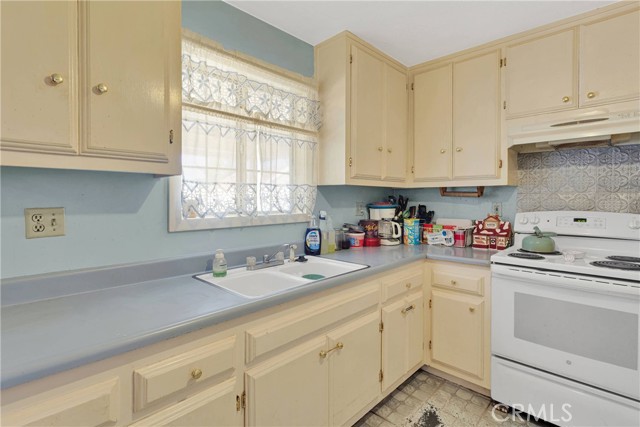 Detail Gallery Image 12 of 44 For 5635 Honeyhill Rd a & B,  Oak Hills,  CA 92344 - 3 Beds | 1 Baths
