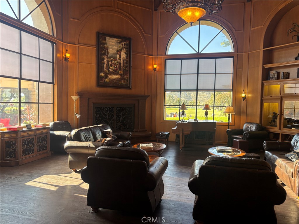 https://media.crmls.org/medias/b1a6e3d9-6879-4cf3-a71f-d0fabe860135.jpg?preset=X-Large