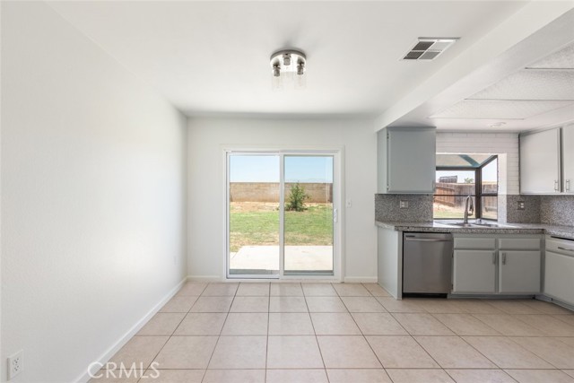 Detail Gallery Image 10 of 35 For 11657 Queensborough St, Riverside,  CA 92503 - 3 Beds | 2 Baths
