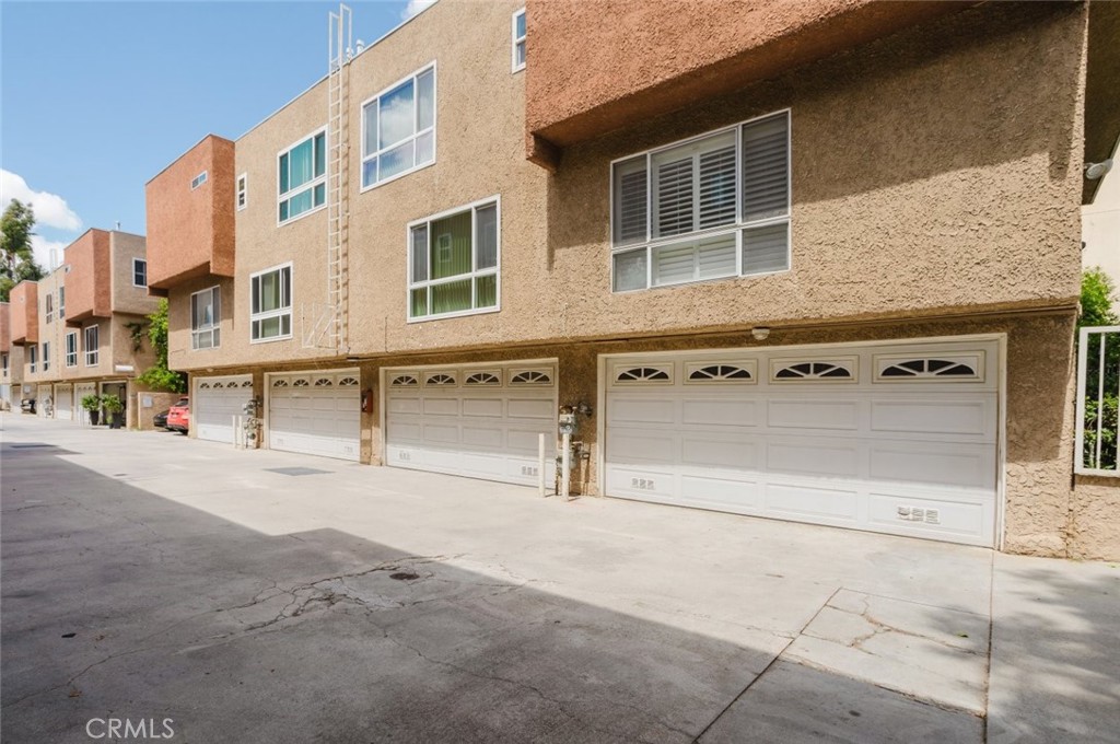 7319 Hazeltine Avenue #4