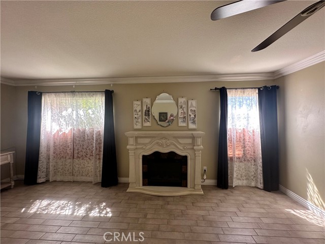 11548 Oak Street, Apple Valley CA: https://media.crmls.org/medias/b1a850b2-02e1-47dc-9101-3a01a647b9d9.jpg