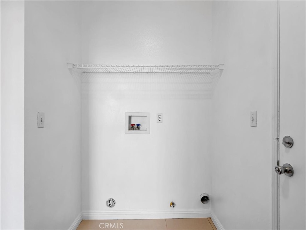 https://media.crmls.org/medias/b1a9614f-35f9-4221-8fd4-1b14e735b541.jpg?preset=X-Large