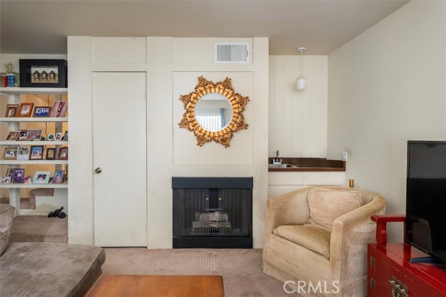 Detail Gallery Image 9 of 25 For 5461 Newcastle Ave #8,  Encino,  CA 91316 - 2 Beds | 2/1 Baths