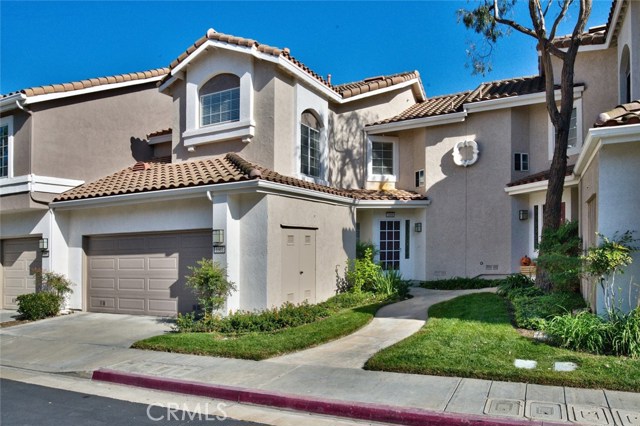 1068 S Sundance Dr, Anaheim Hills, CA 92808