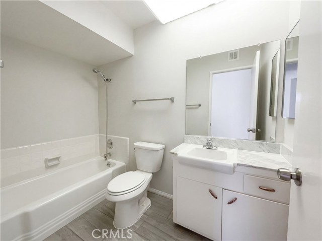 Image 13 of 18 For 25810 Coombe Hill