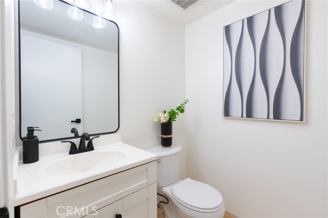 Detail Gallery Image 12 of 34 For 1024 W Lamark Ln, Anaheim,  CA 92802 - 3 Beds | 1/1 Baths