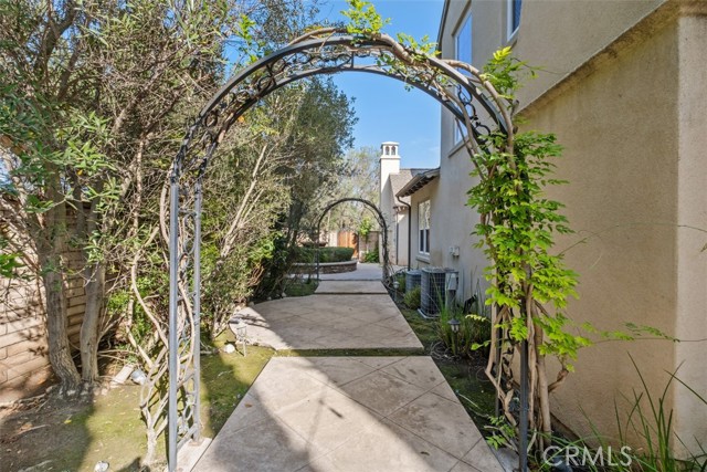 20 Townsend, Irvine CA: https://media.crmls.org/medias/b1ab68b8-f64d-4ed7-9f61-b2f19cfc9b11.jpg