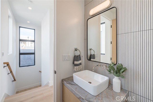 Detail Gallery Image 33 of 36 For 417 31st St, Manhattan Beach,  CA 90266 - 3 Beds | 3/1 Baths
