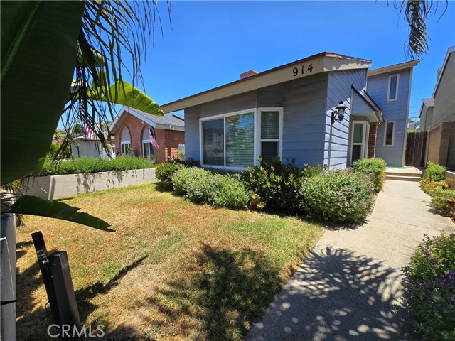Detail Gallery Image 2 of 33 For 914 Huntington St, Huntington Beach,  CA 92648 - 3 Beds | 3 Baths