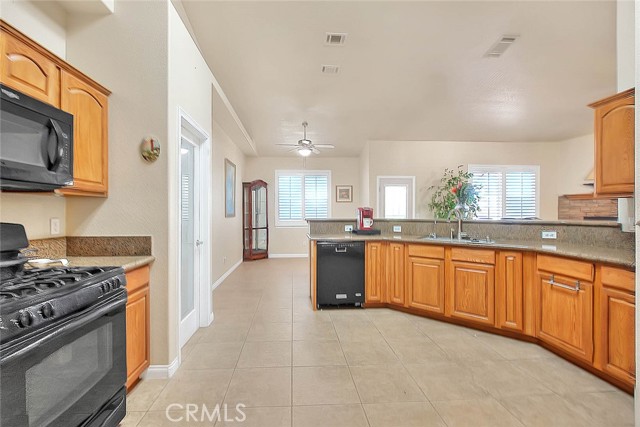 15095 Douglas Street, Apple Valley CA: https://media.crmls.org/medias/b1abe40e-a740-4d6f-8a26-fb88a4fb38a7.jpg