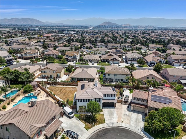 6895 Guinevere Court, Eastvale CA: https://media.crmls.org/medias/b1ac6060-4ee0-44a6-9865-13bc12ddacfe.jpg