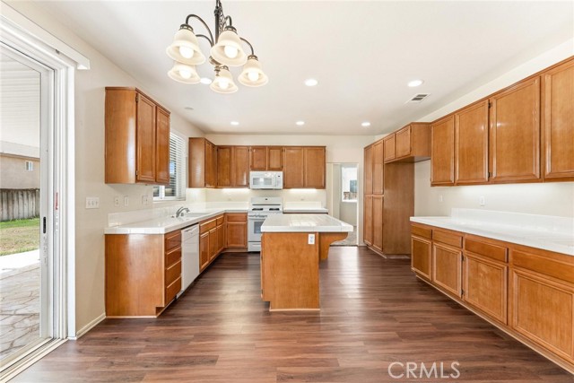 Detail Gallery Image 10 of 42 For 330 Palo Santa, San Jacinto,  CA 92582 - 5 Beds | 3 Baths