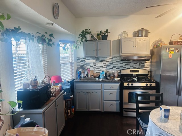 15160 Pimenta Avenue, Paramount CA: https://media.crmls.org/medias/b1ae9cfa-6fa5-4d80-9a37-97928c0f0f03.jpg