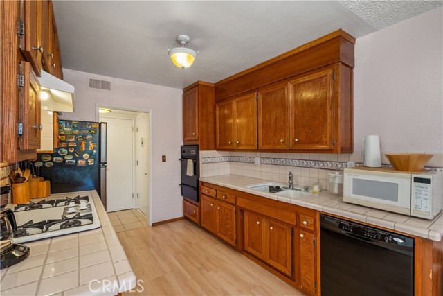 Detail Gallery Image 5 of 21 For 6133 Whitsett Ave #17,  North Hollywood,  CA 91606 - 3 Beds | 2 Baths