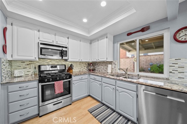 Detail Gallery Image 18 of 44 For 16503 Fairglade, Canyon Country,  CA 91387 - 4 Beds | 3 Baths