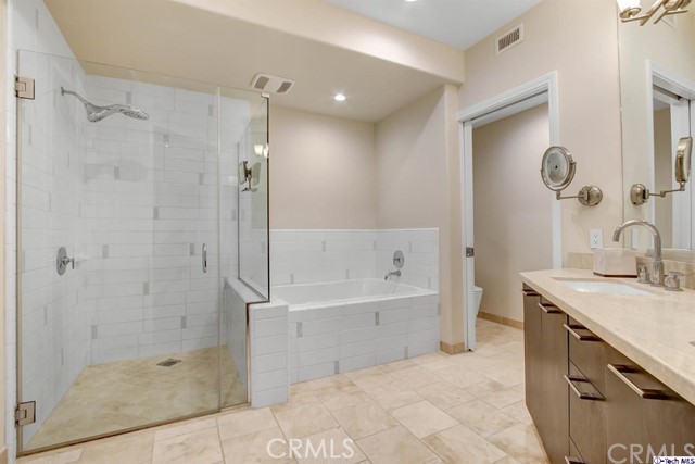 Detail Gallery Image 9 of 15 For 423 Caruso Ave, Glendale,  CA 91210 - 2 Beds | 2/1 Baths