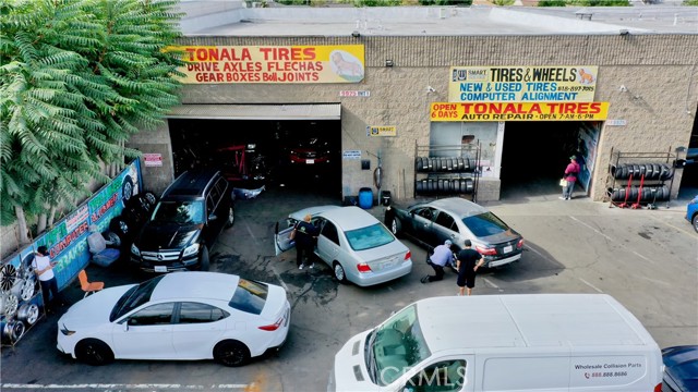 9925 San Fernando Road, Pacoima CA: https://media.crmls.org/medias/b1b279d7-4ecb-49ca-96a3-2faff2b2f3e8.jpg