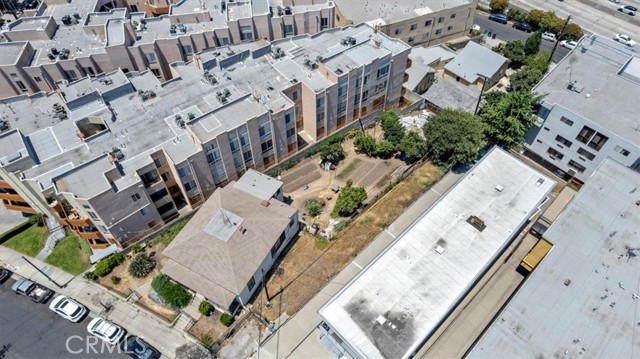 811 N Bunker Hill Avenue, Los Angeles CA: https://media.crmls.org/medias/b1b37df6-d1e3-4386-967e-d47295e83260.jpg