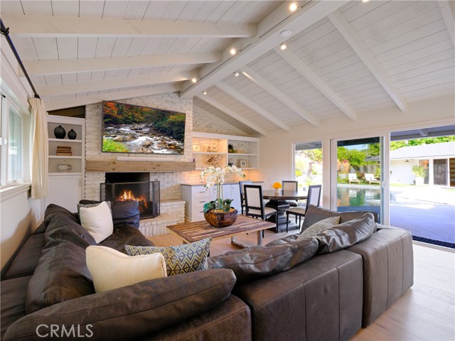Detail Gallery Image 14 of 28 For 2000 Marlin Way, Newport Beach,  CA 92660 - 4 Beds | 3/1 Baths