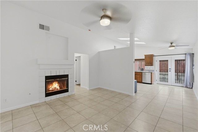 Detail Gallery Image 5 of 34 For 13628 Monterey Ct, Victorville,  CA 92392 - 3 Beds | 2 Baths