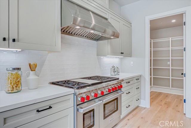 100 Bozeman, Irvine CA: https://media.crmls.org/medias/b1b565d7-7bd7-4d19-a7fd-037a4b870f9d.jpg