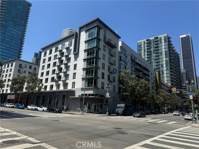 645 W 9th Street, Los Angeles CA: https://media.crmls.org/medias/b1b5ed16-944d-493c-852f-1cd4d8f82810.jpg