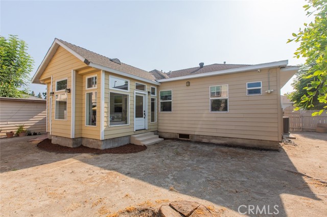 1417 Monterey Avenue, Monrovia CA: https://media.crmls.org/medias/b1b75a1f-37a5-4759-9f92-60e053a80949.jpg