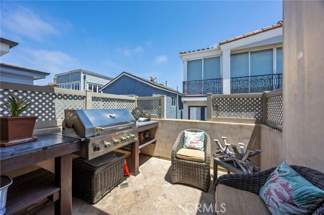 2326 The Strand, Hermosa Beach CA: https://media.crmls.org/medias/b1b7ca09-1af4-46dd-a7a5-df86300a951d.jpg