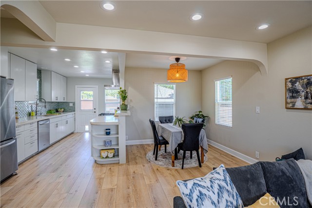 Detail Gallery Image 14 of 38 For 417 E 44th Way, Long Beach,  CA 90807 - 3 Beds | 2 Baths