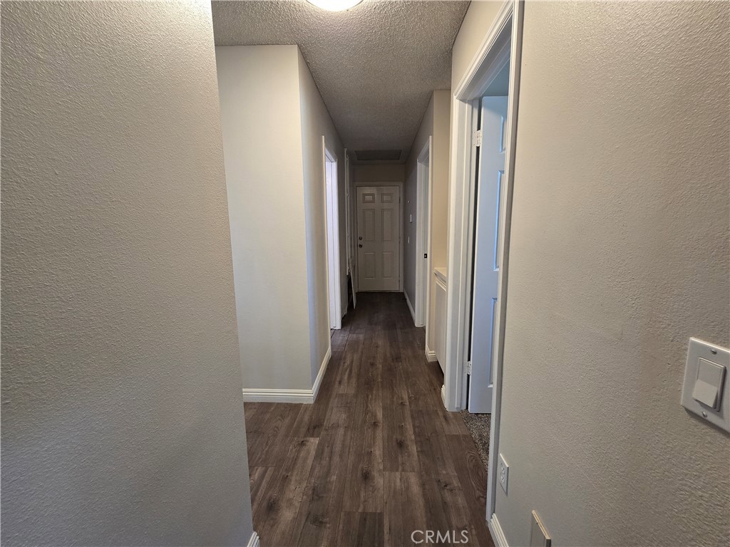 https://media.crmls.org/medias/b1b8381b-f0e9-4bae-b01d-615d13489af8.jpg?preset=X-Large