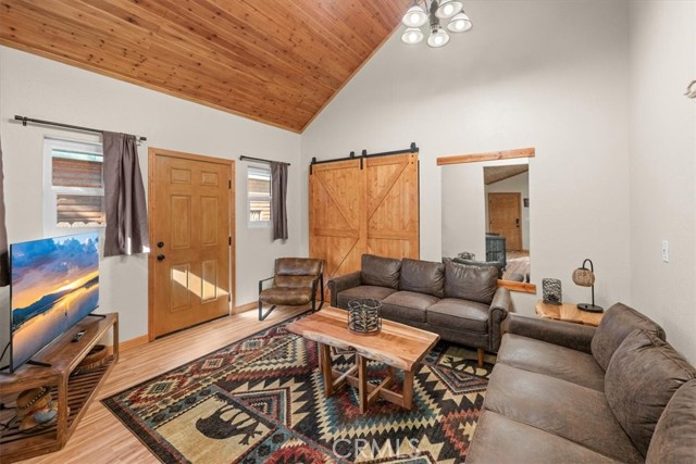 Detail Gallery Image 9 of 28 For 1025 E Country Club, Big Bear City,  CA 92314 - 3 Beds | 2 Baths