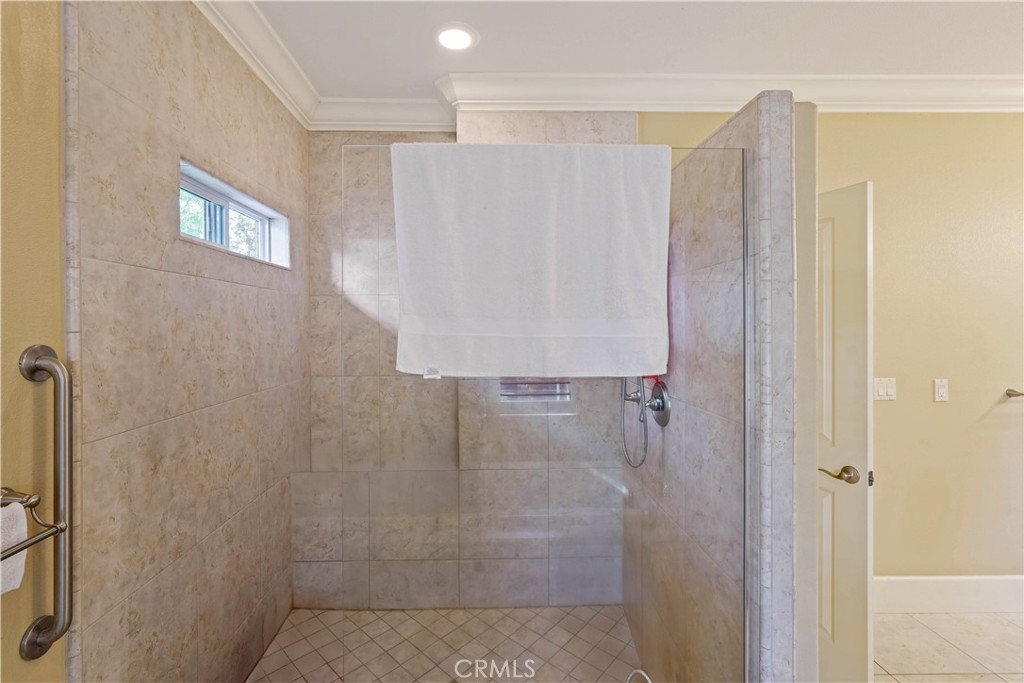 https://media.crmls.org/medias/b1b93f31-6d61-4064-a80d-0d54b65c61b9.jpg?preset=X-Large