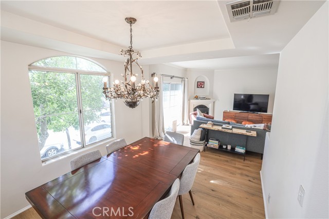 Detail Gallery Image 10 of 29 For 4970 Kester Ave #11,  Sherman Oaks,  CA 91403 - 2 Beds | 2/1 Baths