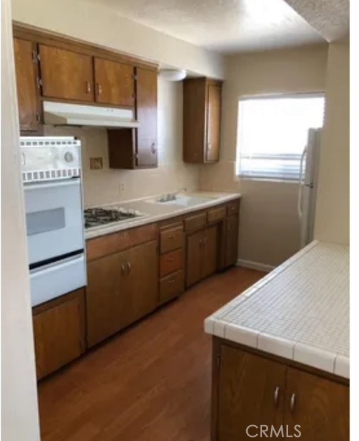 5126 W El Segundo Boulevard, Hawthorne CA: https://media.crmls.org/medias/b1b979aa-6319-460b-9199-7f15fa10b8bb.jpg