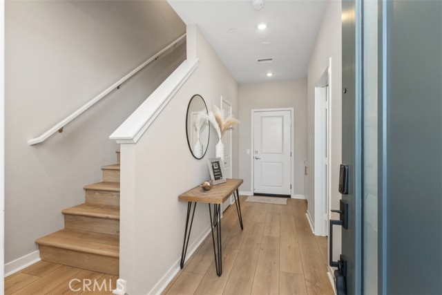 Detail Gallery Image 2 of 31 For 109 S Laxore St #303,  Anaheim,  CA 92804 - 4 Beds | 3/1 Baths