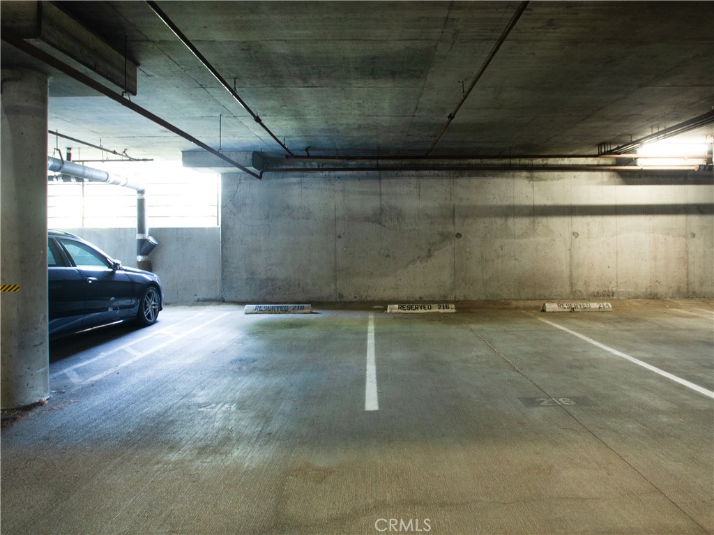 https://media.crmls.org/medias/b1bacf2b-357b-43c3-89b4-10bacd639bcf.jpg?preset=X-Large