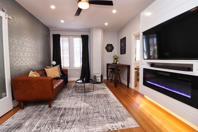 Detail Gallery Image 3 of 27 For 315 W 3rd, Long Beach,  CA 90802 - 1 Beds | 1 Baths