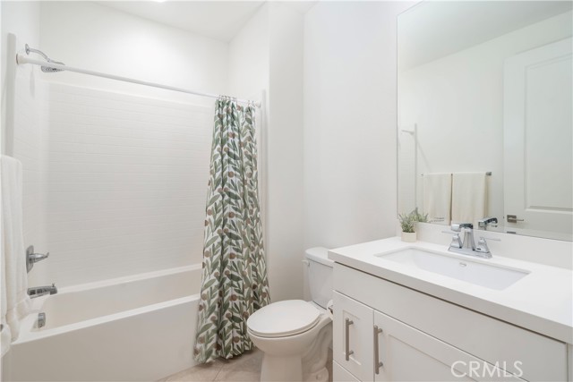 Detail Gallery Image 24 of 44 For 25117 Bergamot Ct, Canyon Country,  CA 91387 - 2 Beds | 2 Baths