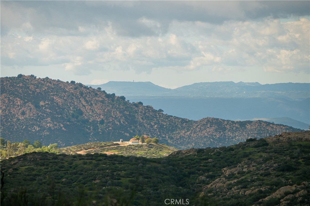 https://media.crmls.org/medias/b1bb3314-739a-4756-aac3-6abe09e27d13.jpg?preset=X-Large