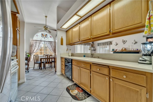Detail Gallery Image 11 of 42 For 44949 Gloriosa Ln, Lancaster,  CA 93535 - 3 Beds | 2 Baths