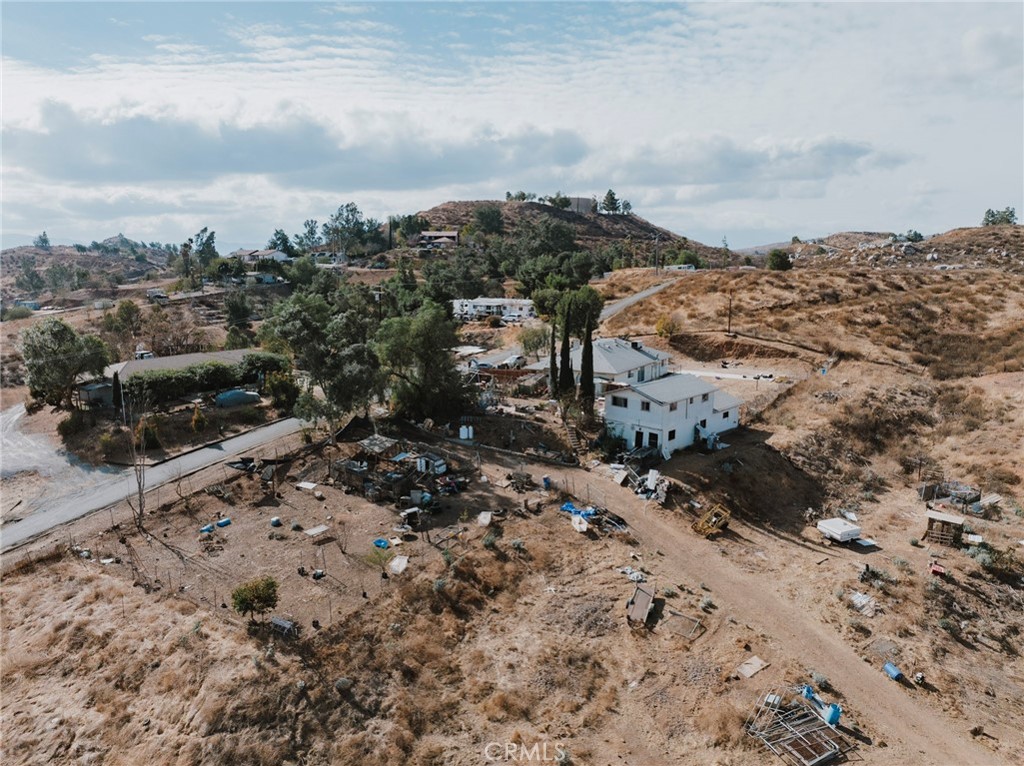 https://media.crmls.org/medias/b1bce003-cffc-4226-a8ea-ef479174fc19.jpg?preset=X-Large