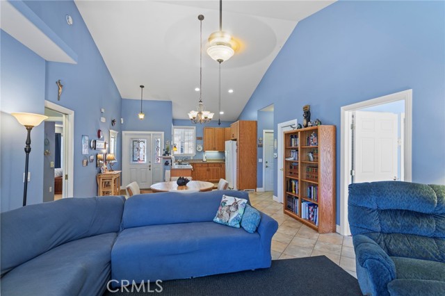 534 Highland, Big Bear Lake CA: https://media.crmls.org/medias/b1bcf567-d7c5-4019-8942-73420ea68b03.jpg