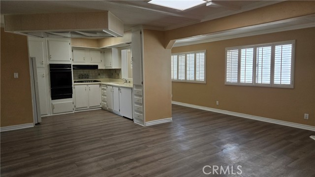 Detail Gallery Image 8 of 15 For 16462 Poipu Ln, Huntington Beach,  CA 92649 - 2 Beds | 2 Baths