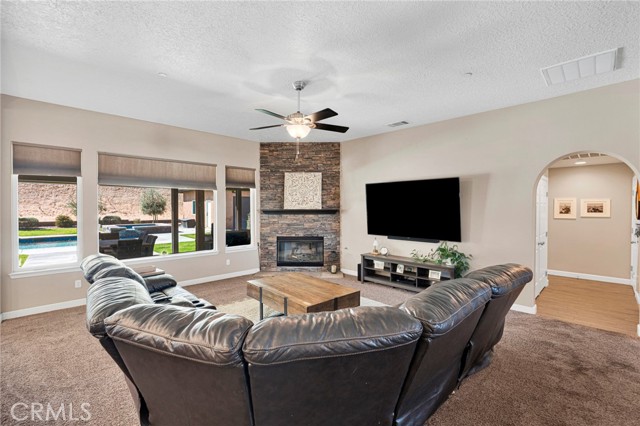 Detail Gallery Image 15 of 64 For 13370 Hidden Valley, Victorville,  CA 92395 - 4 Beds | 2/1 Baths