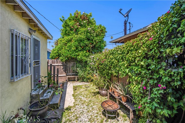 2607 36th Street, Los Angeles, California 90018, 1 Bedroom Bedrooms, ,1 BathroomBathrooms,Single Family Residence,For Sale,36th,PW24097254